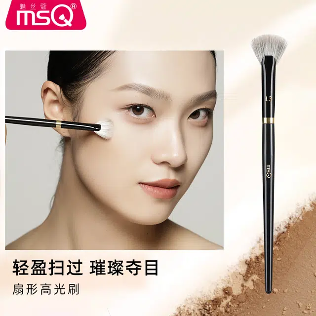 魅丝蔻 钢琴大师系列 坡型散粉刷 羊毛化妆工具 贴合面部轮廓打造上镜雾面妆感 精致高定款 高级礼盒伴手礼