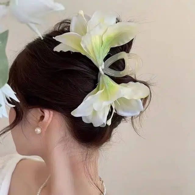 色菲尔 百合花朵  冷感紫色蓝色百合花氛围感立体仿真花朵高级感鲨鱼夹绝美 布 发夹 女款