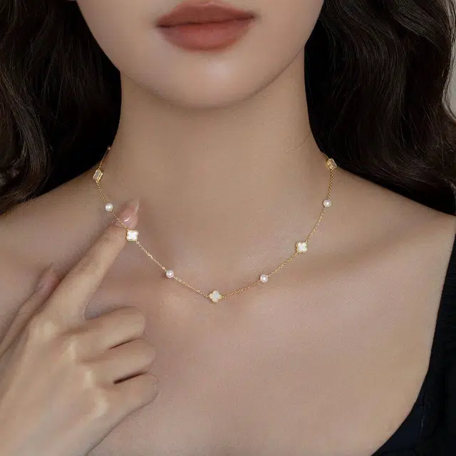 925
