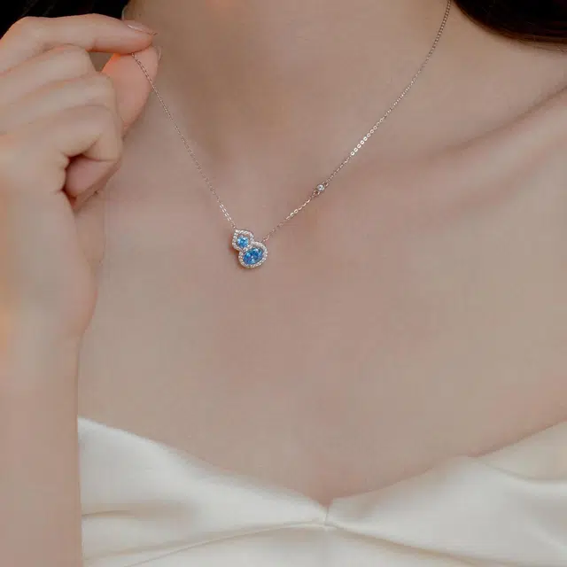 925