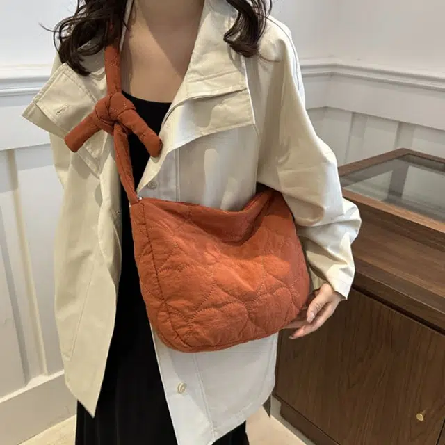 爱尔绅特 休闲简约日常通勤时尚百搭 尼龙布 斜挎单肩包 常规 女款 桔色米白色黑色红色紫色卡其色绿色