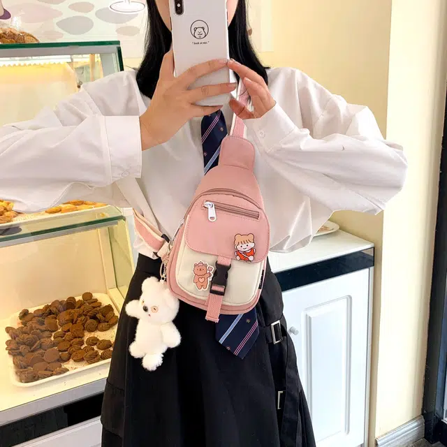 爱尔绅特 原宿古着感少女可爱风卡通软妹学生 尼龙 胸包 常规 女款 粉红色/绿色/蓝色/黑色/黄色