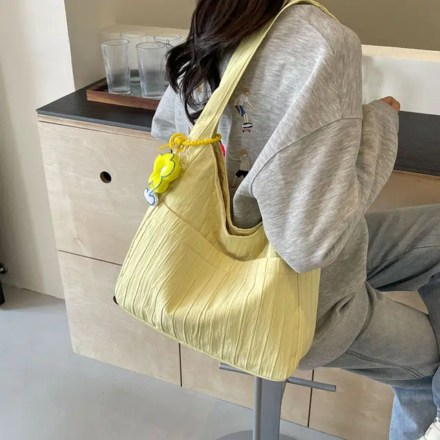 爱尔绅特 多巴胺 彩色 薄款包包 清新 仙女风 大容量 褶皱女包 涤纶 单肩 手提 常规 女款 白色/黄色/黑色/粉色