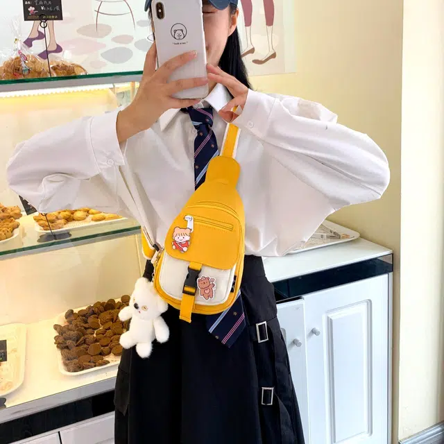 爱尔绅特 原宿古着感少女可爱风卡通软妹学生 尼龙 胸包 常规 女款 粉红色/绿色/蓝色/黑色/黄色