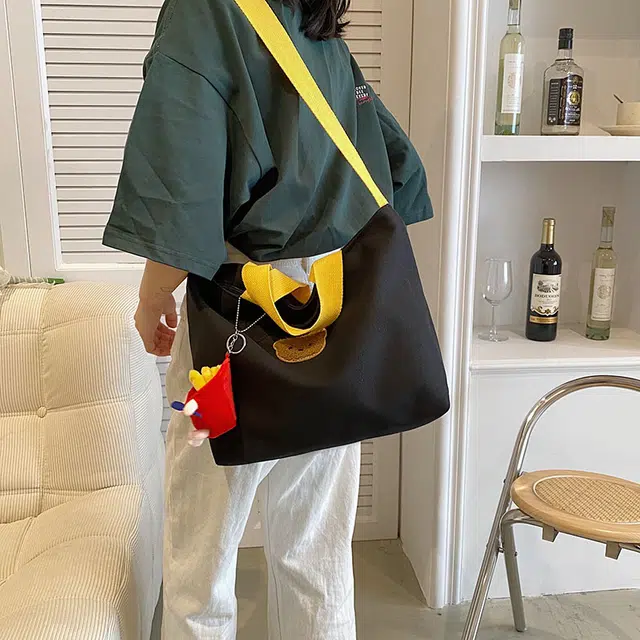 爱尔绅特 可爱手提袋卡通简约撞色 帆布 手提斜挎单肩包 女款 白色/黑色/粉红色/棕色