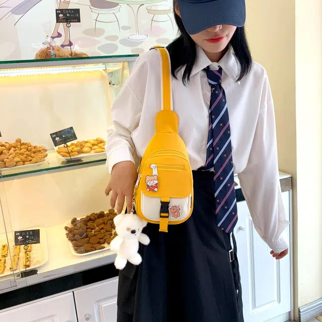 爱尔绅特 原宿古着感少女可爱风卡通软妹学生 尼龙 胸包 常规 女款 粉红色/绿色/蓝色/黑色/黄色