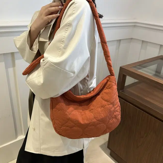 爱尔绅特 休闲简约日常通勤时尚百搭 尼龙布 斜挎单肩包 常规 女款 桔色米白色黑色红色紫色卡其色绿色