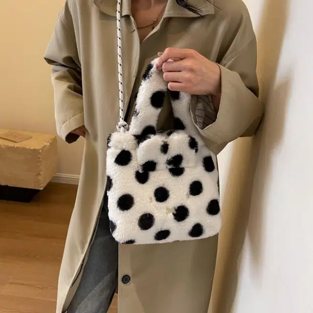 爱尔绅特 时尚波点百搭 毛绒 手提包 女款 白色/浅灰色/粉红色/卡其色
