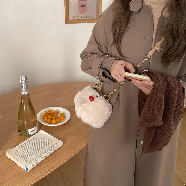 爱尔绅特 小众设计毛毛包链条包编织手包 毛绒 单肩包斜挎包 常规 女款 樱桃包