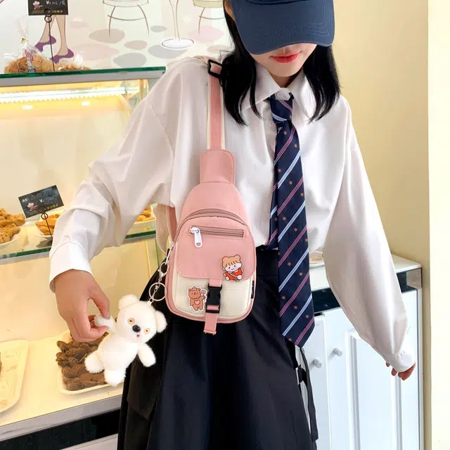 爱尔绅特 原宿古着感少女可爱风卡通软妹学生 尼龙 胸包 常规 女款 粉红色/绿色/蓝色/黑色/黄色