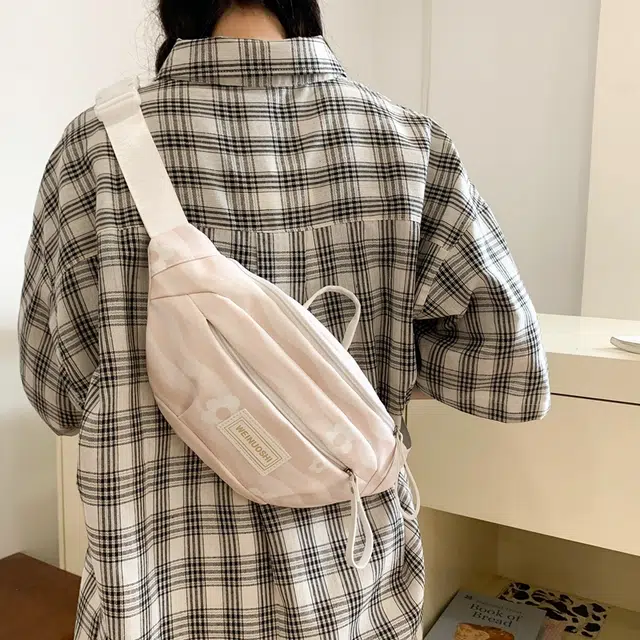 爱尔绅特 时尚百搭简约休闲少女洋气 尼龙 胸包 女款 卡其色/粉红色/黑色/黄色/蓝色