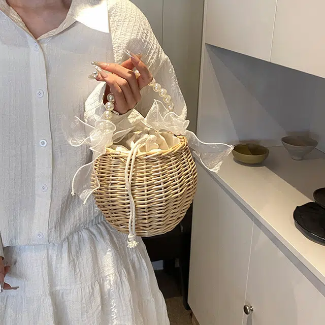 爱尔绅特 简约甜美纯手工编织包包 珍珠提手草编藤编 婚礼手办礼包 蕾丝蝴蝶结水桶包 草 手提包 女款 多色