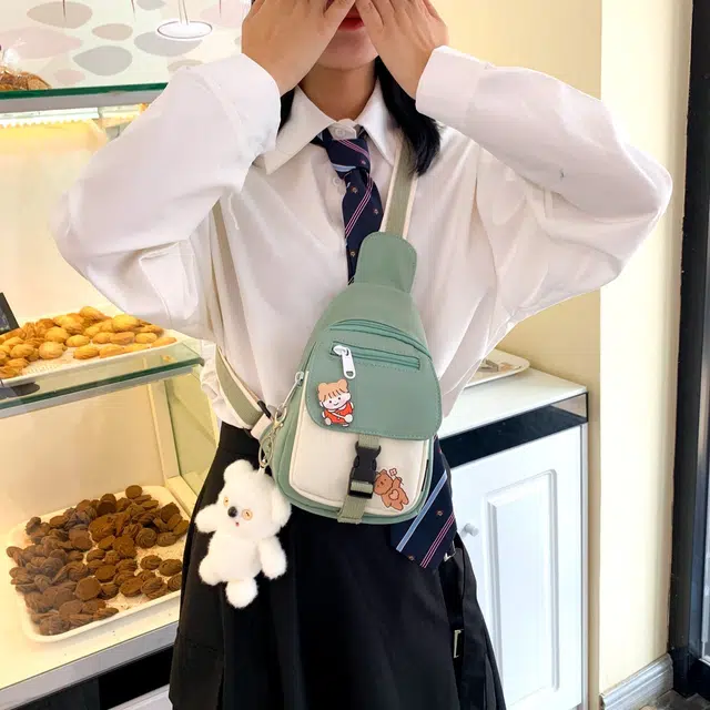 爱尔绅特 原宿古着感少女可爱风卡通软妹学生 尼龙 胸包 常规 女款 粉红色/绿色/蓝色/黑色/黄色