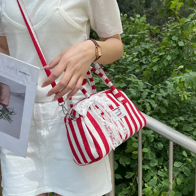 爱尔绅特 休闲拉链开合 帆布 帆布包单肩斜挎包 常规 女款 黑色/红色
