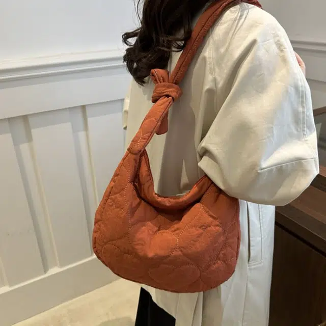 爱尔绅特 休闲简约日常通勤时尚百搭 尼龙布 斜挎单肩包 常规 女款 桔色米白色黑色红色紫色卡其色绿色