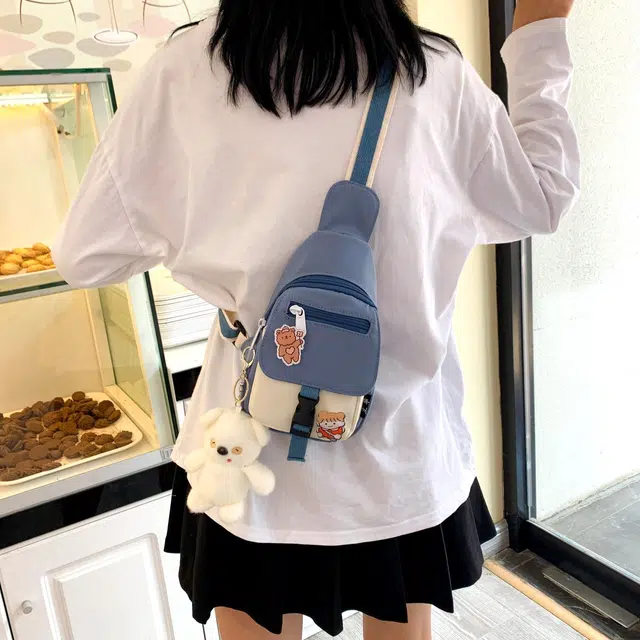 爱尔绅特 原宿古着感少女可爱风卡通软妹学生 尼龙 胸包 常规 女款 粉红色/绿色/蓝色/黑色/黄色