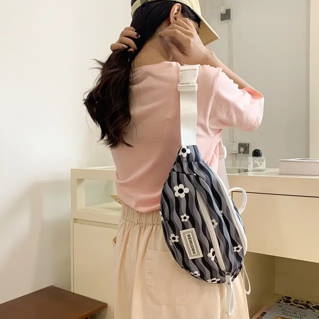 爱尔绅特 时尚百搭简约休闲少女洋气 尼龙 胸包 女款 卡其色/粉红色/黑色/黄色/蓝色