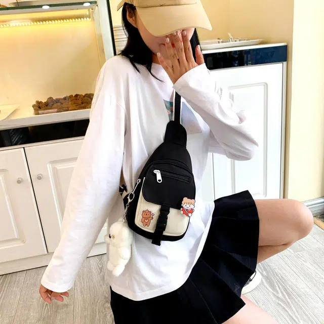 爱尔绅特 原宿古着感少女可爱风卡通软妹学生 尼龙 胸包 常规 女款 粉红色/绿色/蓝色/黑色/黄色
