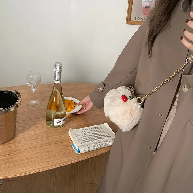 爱尔绅特 小众设计毛毛包链条包编织手包 毛绒 单肩包斜挎包 常规 女款 樱桃包