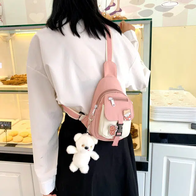 爱尔绅特 原宿古着感少女可爱风卡通软妹学生 尼龙 胸包 常规 女款 粉红色/绿色/蓝色/黑色/黄色