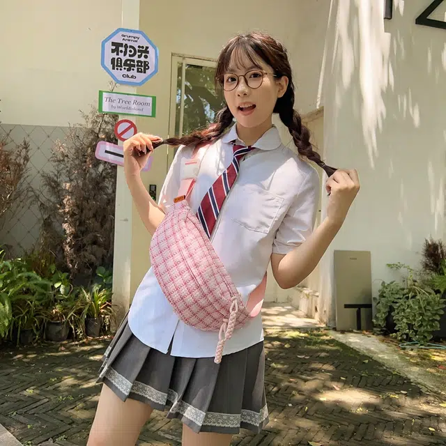 爱尔绅特 格子轻便日系可爱清新简约百搭森系少女 针织 斜挎包 女款 多色