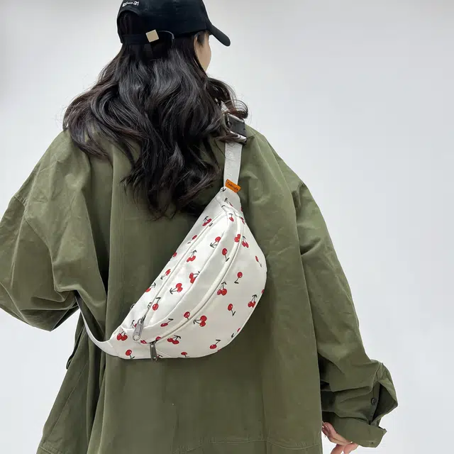 爱尔绅特 印花樱桃休闲百搭少女 复合布 胸包腰包斜挎包 女款 多色