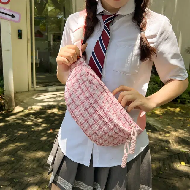 爱尔绅特 格子轻便日系可爱清新简约百搭森系少女 针织 斜挎包 女款 多色