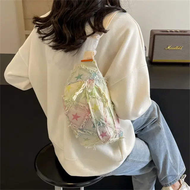 爱尔绅特 小众设计彩色日系百搭休闲 格子渐变 帆布 帆布包斜挎包 常规 女款 星星/小格子/方格