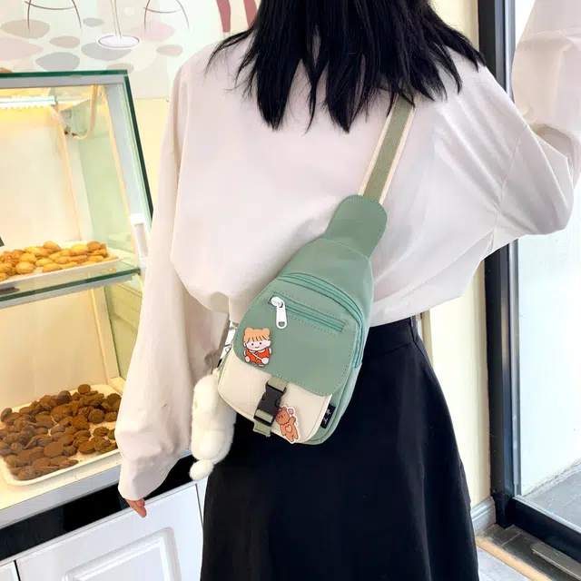 爱尔绅特 原宿古着感少女可爱风卡通软妹学生 尼龙 胸包 常规 女款 粉红色/绿色/蓝色/黑色/黄色