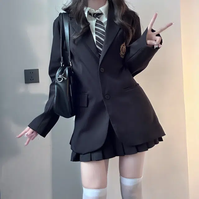 九条喵 徽章刺绣单排扣西装百褶吊带连衣裙长袖衬衫制服 女款
