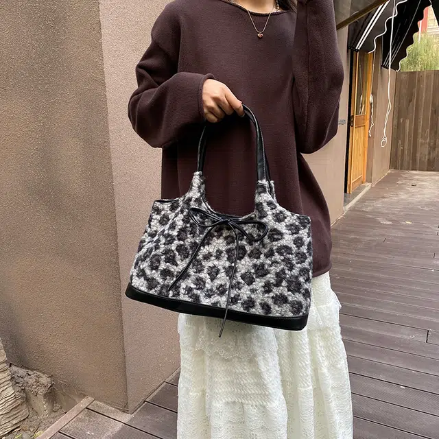巴朗熊 休闲简约日常通勤时尚百搭 羊羔毛 手提单肩包 女款 多色