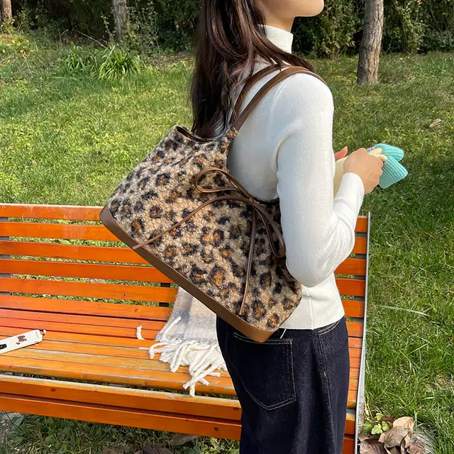 巴朗熊 休闲简约日常通勤时尚百搭 羊羔毛 手提单肩包 女款 多色