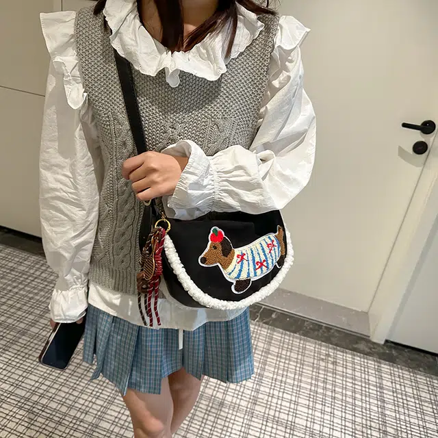 巴朗熊 可爱腊肠狗斜挎潮流学院风时尚百搭饺子包休闲美拉德 麂皮绒 单肩包 常规 女款 多色