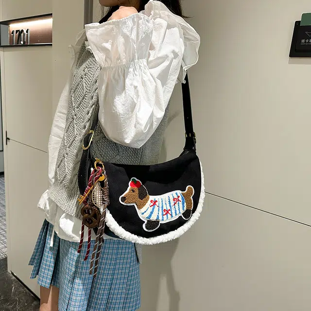 巴朗熊 可爱腊肠狗斜挎潮流学院风时尚百搭饺子包休闲美拉德 麂皮绒 单肩包 常规 女款 多色