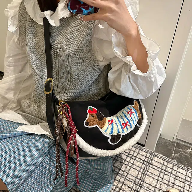 巴朗熊 可爱腊肠狗斜挎潮流学院风时尚百搭饺子包休闲美拉德 麂皮绒 单肩包 常规 女款 多色