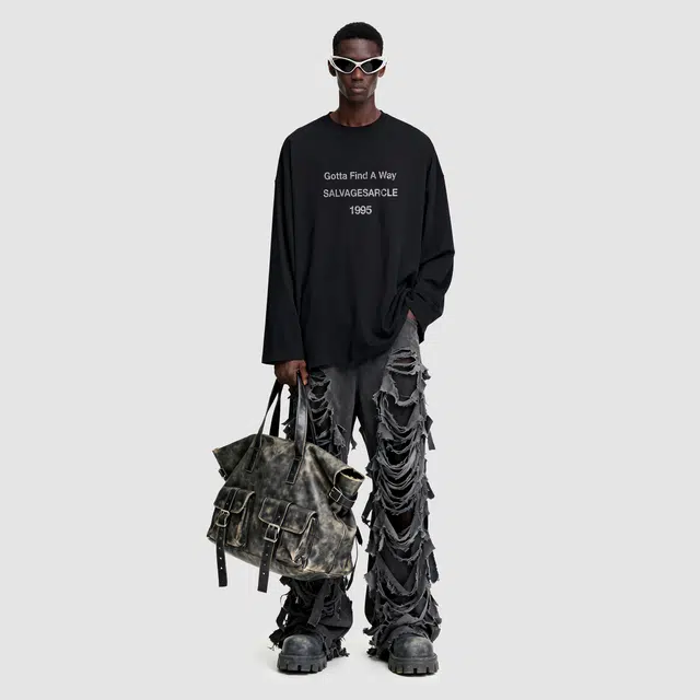 THE SALVAGES FASHION CLUB T