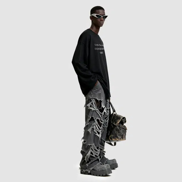 THE SALVAGES FASHION CLUB T