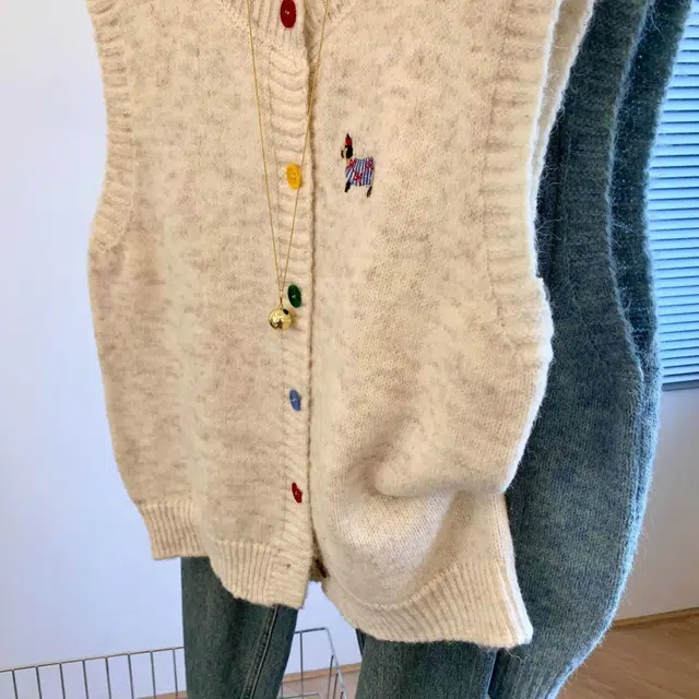 囍鱼少女 针织彩色纽扣小狗刺绣背心女春秋显瘦可叠穿无袖马甲 女款