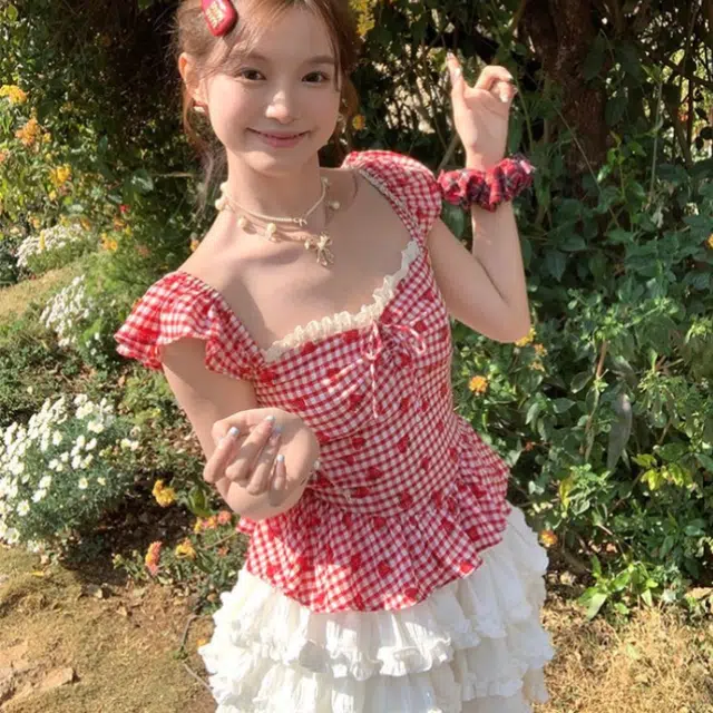 囍鱼少女 可爱蝴蝶结草莓格纹吊带上衣蓬蓬蛋糕半身裙两件套裙装套装 女款