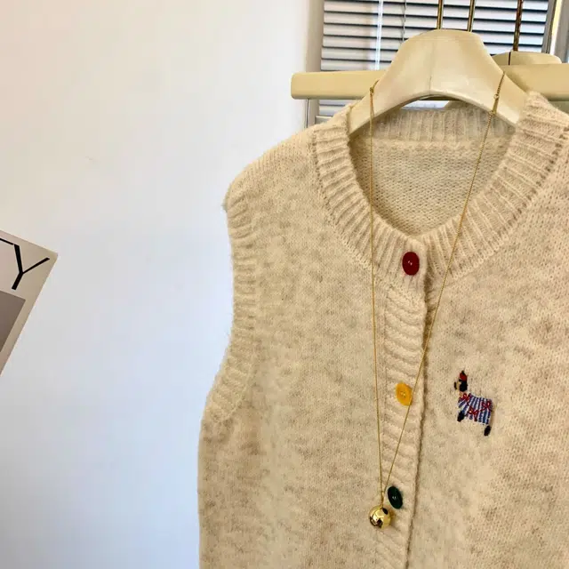 囍鱼少女 针织彩色纽扣小狗刺绣背心女春秋显瘦可叠穿无袖马甲 女款