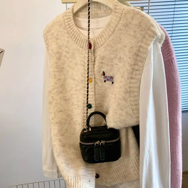 囍鱼少女 针织彩色纽扣小狗刺绣背心女春秋显瘦可叠穿无袖马甲 女款