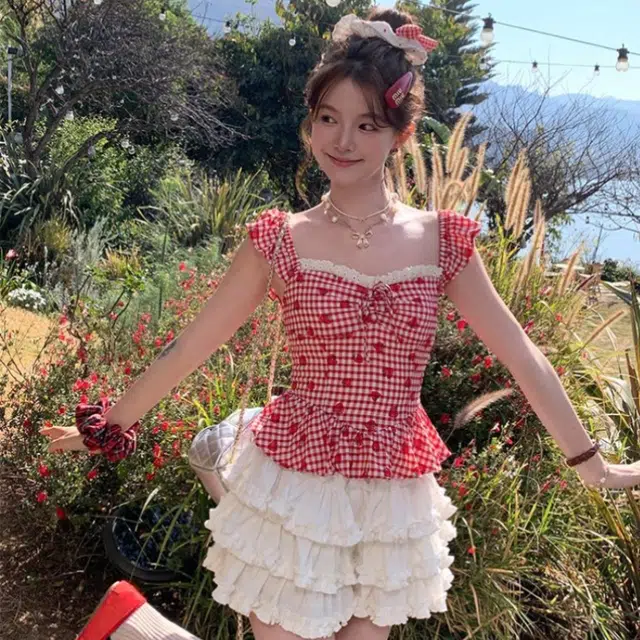 囍鱼少女 可爱蝴蝶结草莓格纹吊带上衣蓬蓬蛋糕半身裙两件套裙装套装 女款