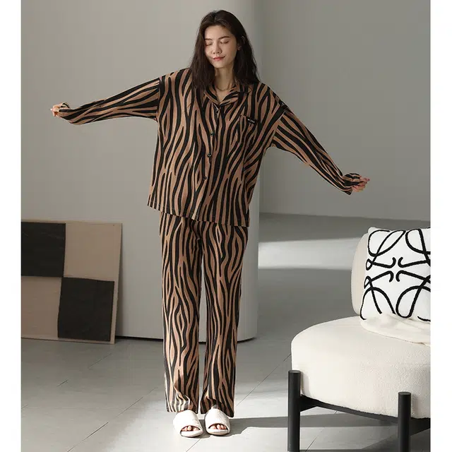 卡绚 翻领开衫长袖长裤家居服可外穿睡衣套装 女 图片色