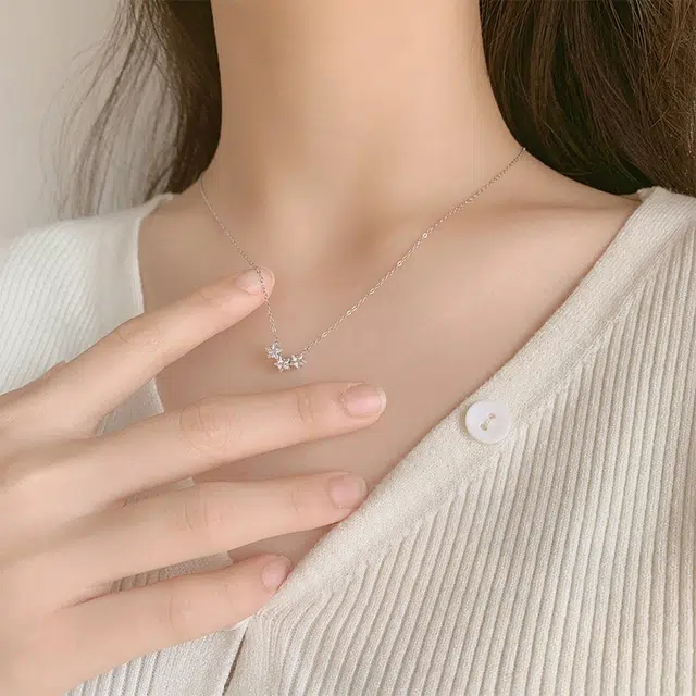 925