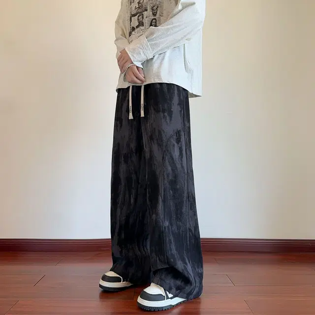 蓝精灵 美式高街扎染满印垂感显高显瘦肌理灯芯绒学院风宽松运动潮流字母刺绣抽绳百搭阔腿垂感简约直筒休闲裤 男女同款