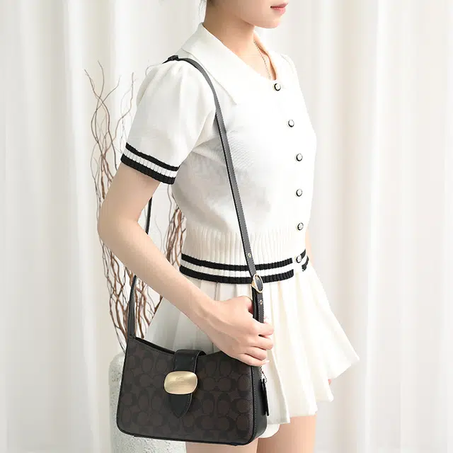 COACH Eliza Shoulder bag25