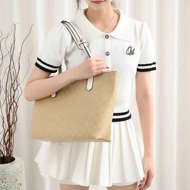 Zip Top Tote30