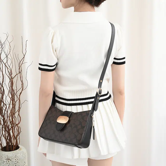 COACH Eliza Shoulder bag25