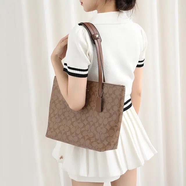 coach Zip Top Tote30