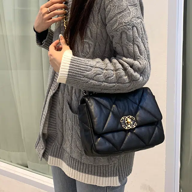 CHANEL19bag